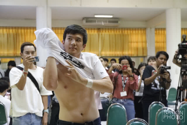 "เจมส์ มาร์" ตรวจร่างกาย สละสิทธิ์ผ่อนผันการเกณฑ์ทหาร