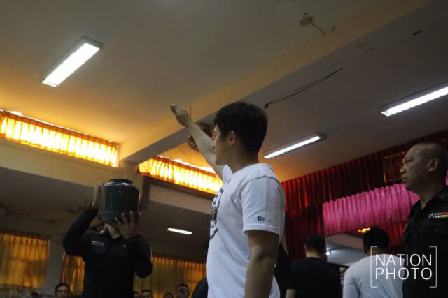 (ภาพชุด) เฮลั่น! #เจมส์มาร์ ได้ใบดำ!