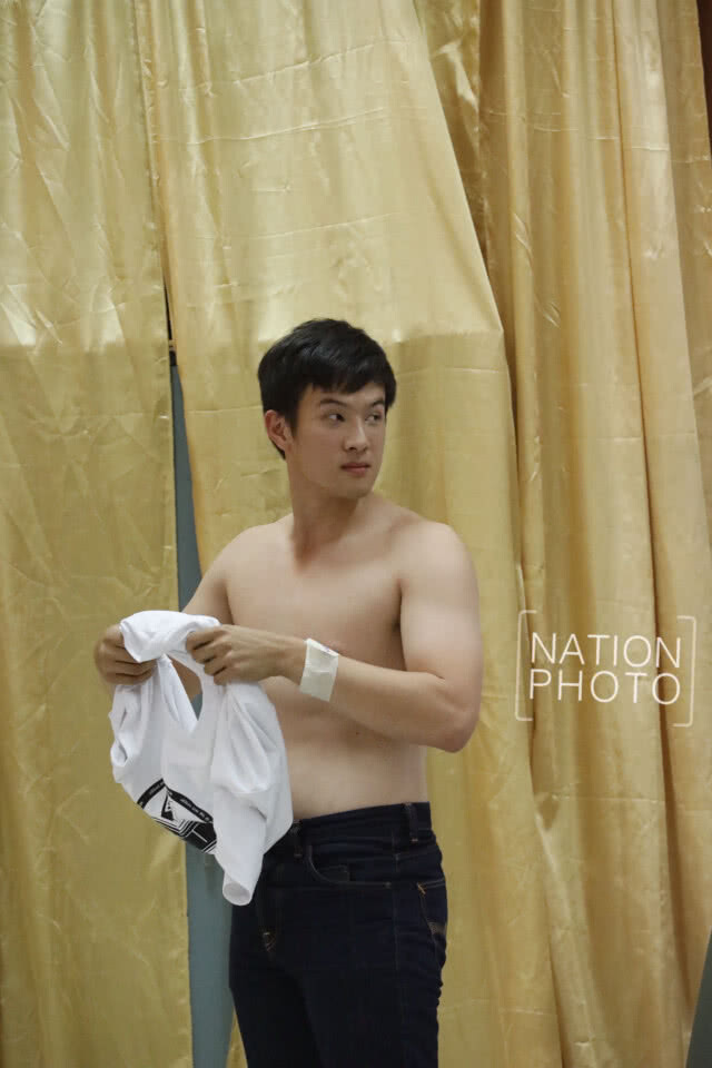 "เจมส์ มาร์" ตรวจร่างกาย สละสิทธิ์ผ่อนผันการเกณฑ์ทหาร