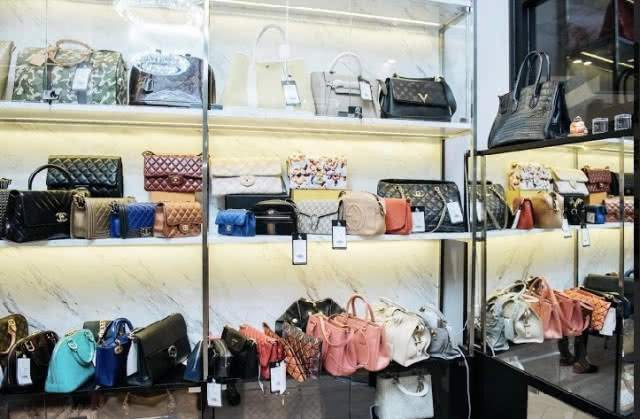 "เอส เอฟ แบรนด์เนม"คลื่นลูกใหม่ธุรกิจแบรนด์เนม( มือ2)