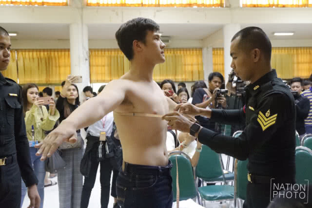 (ภาพชุด) เฮลั่น! #เจมส์มาร์ ได้ใบดำ!