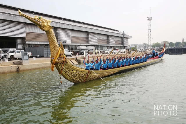ฝึกซ้อมกำลังพลฝีพายประจำเรือพระที่นั่งสุพรรณหงส์