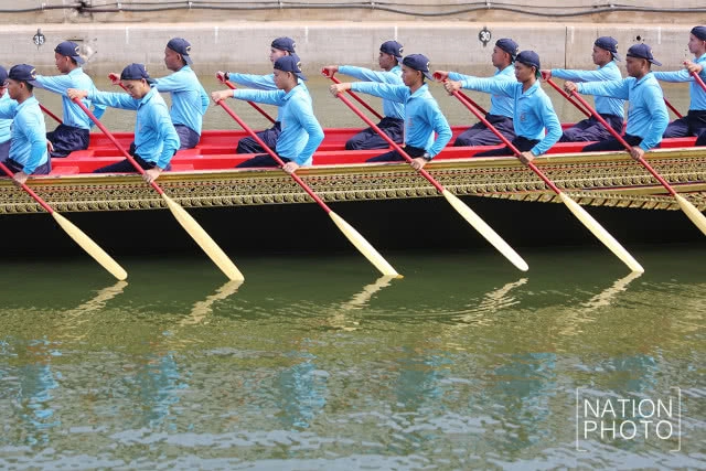 ฝึกซ้อมกำลังพลฝีพายประจำเรือพระที่นั่งสุพรรณหงส์