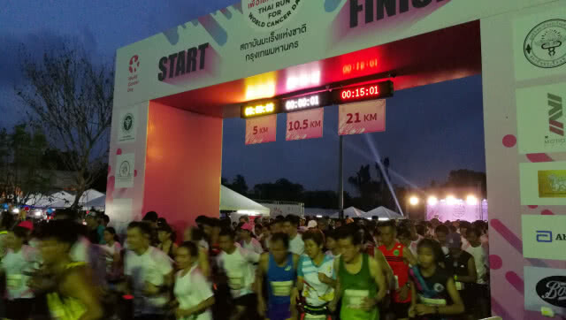 ( คลิปข่าว)  2,000 นักวิ่ง ร่วมวิ่งเพื่อโลกไร้มะเร็ง