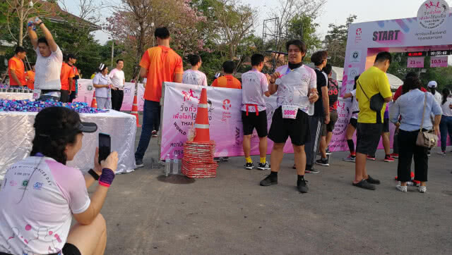 ( คลิปข่าว)  2,000 นักวิ่ง ร่วมวิ่งเพื่อโลกไร้มะเร็ง