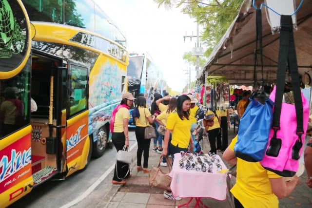 นักท่องเที่ยวไทย-เทศ แห่เที่ยวอ่าวพังงา