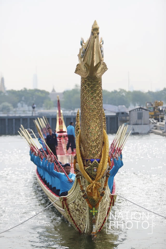 ฝึกซ้อมกำลังพลฝีพายประจำเรือพระที่นั่งสุพรรณหงส์