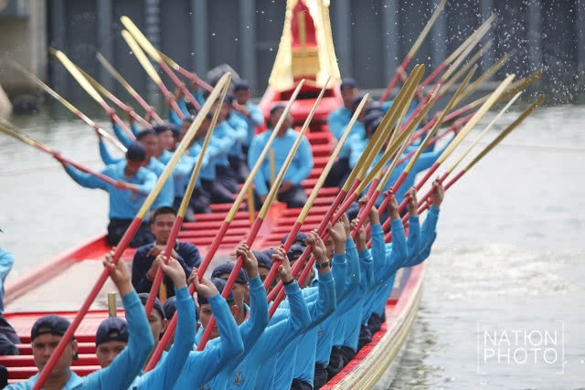 ฝึกซ้อมกำลังพลฝีพายประจำเรือพระที่นั่งสุพรรณหงส์