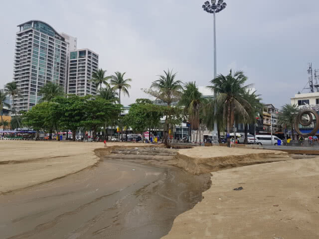 พายุถล่ม ชายหาดไมอามี่พัทยา พังเละ..!!