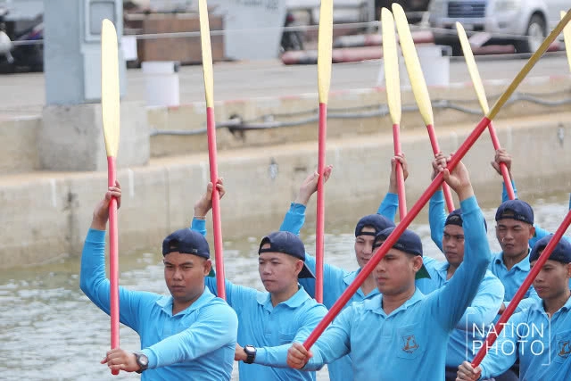 ฝึกซ้อมกำลังพลฝีพายประจำเรือพระที่นั่งสุพรรณหงส์