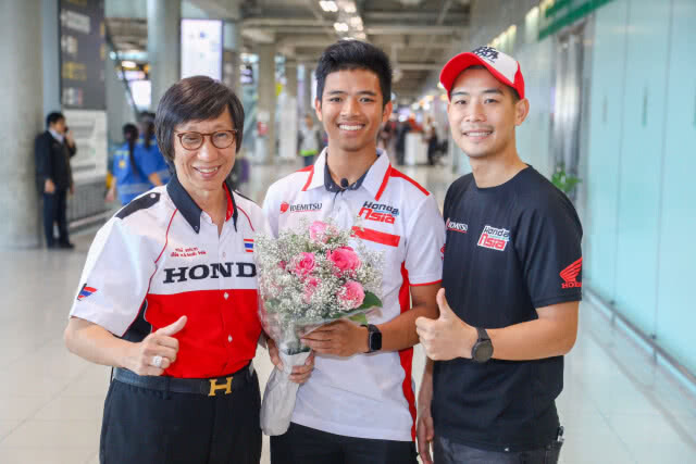 ( คลิป ) " ฮีโร่โมโตทู"  สนามอาร์เจนติน่าเดินทางกลับถึงไทย