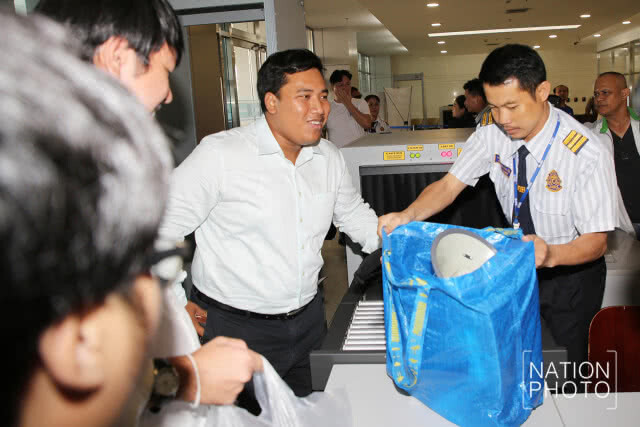'จ่านิว-เครือข่ายนักศึกษา 20 สถาบัน' ล่ารายชื่อถอดถอน กกต.