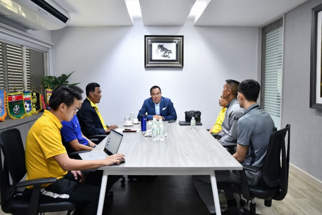 ส.บอลประชุมผู้ตัดสินแมตซ์ "ท่าเรือ-สุโขทัย" ส.บอลประชุมผู้ตัดสินแมตซ์ "ท่าเรือ-สุโขทัย"