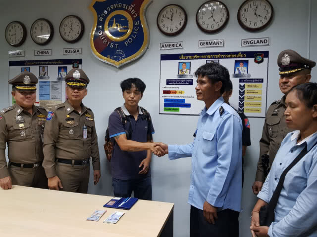 ชื่นชม! โชเฟอร์รถตู้ เก็บกระเป๋าเงินส่งคืนหนุ่มเกาหลี