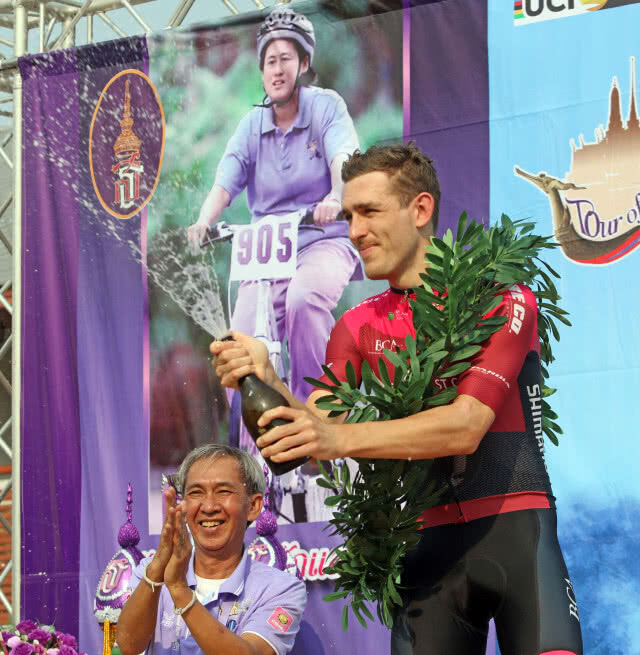 นักปั่นทีมแดนจิงโจ้สุดแกร่งผงาดคว้า 7 รางวัล "อาริยะ" ล้มกลิ้ง 2 ครั้งแต่ยังกัดฟันปั่นเข้าเส้น