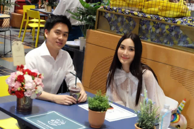 "เมย์ พิชญ์นาฏ" เซอร์ไพรส์สื่อ! ควงหวานใจ "เอ็ดดี้" เปิดตัวครั้งแรก