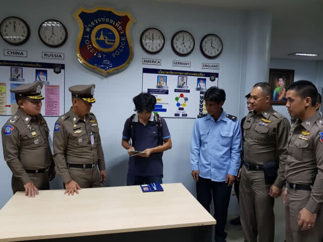 ชื่นชม! โชเฟอร์รถตู้ เก็บกระเป๋าเงินส่งคืนหนุ่มเกาหลี