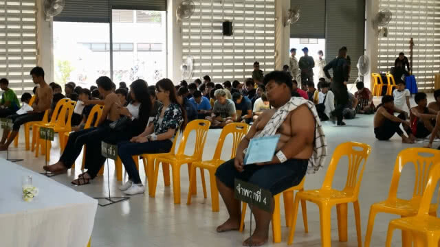 หนุ่มสายหวานโผล่เกณฑ์ทหาร