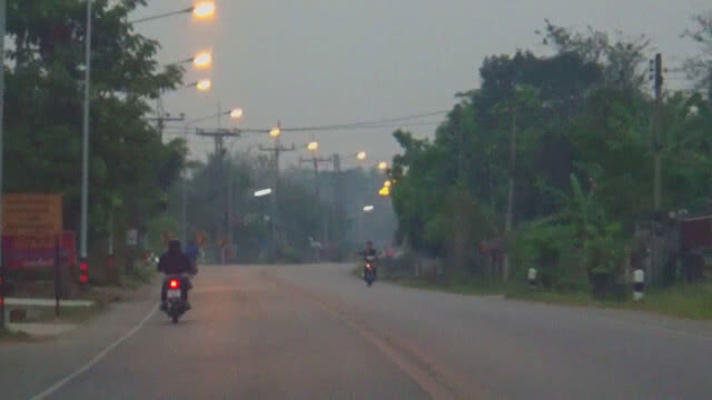 ไฟป่ายังไหม้กระจายทั่วพะเยา หมอกควันยังเกินค่ามาตรฐาน
