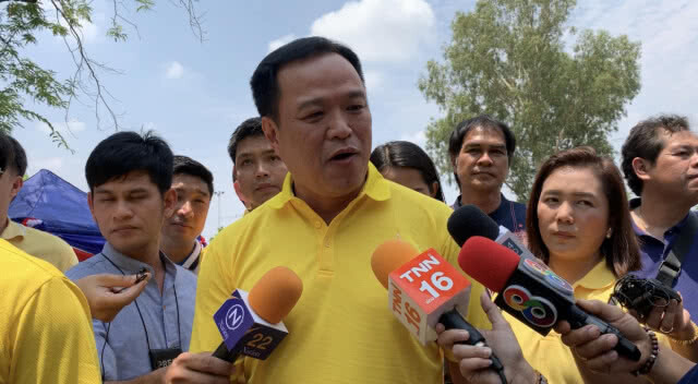 "เนวิน" ประกบ "หัวหน้าหนู" งดพูดการเมือง ย้ำไม่มีใครจีบตั้ง รบ.