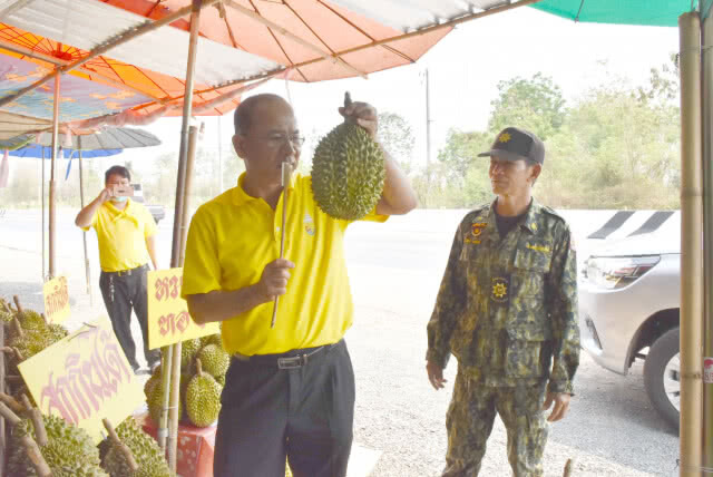 คุมเข้ม! ลุยจับทุเรียนอ่อนต่างถิ่นวางขายอุตรดิตถ์