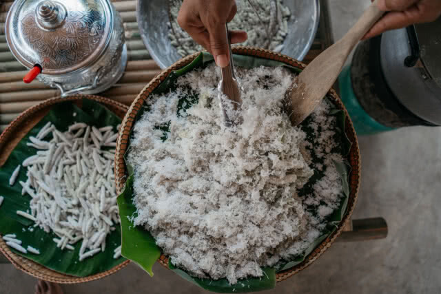 "อร่อยลิ้น ถิ่นลพบุรี"
