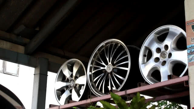 ชาวบ้านยังผวาโจรลักล้อแม็กซ์ ตร.เร่งไล่ล่า!!