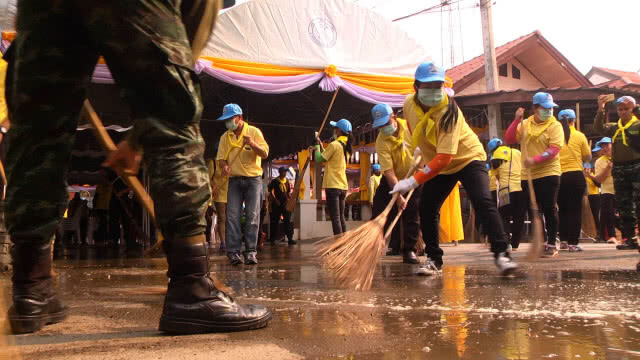 จิตอาสาปรับปรุงภูมิทัศน์รอบ แหล่งน้ำศักดิ์สิทธิ์