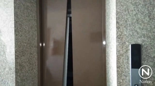 ลิฟท์โรงแรมหนีบขาแม่บ้านเมียนมา ประมาทเอาขาแหย่ ให้ลิฟท์เปิด