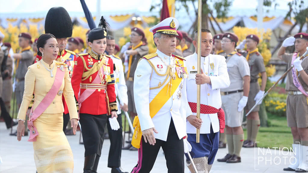 สมเด็จพระเจ้าอยู่หัว เสด็จพระราชดำเนินไปถวายบังคมสมเด็จพระบูรพมหากษัตริยาธิราช สมเด็จพระเจ้าอยู่หัว เสด็จพระราชดำเนินไปถวายบังคมสมเด็จพระบูรพมหากษัตริยาธิราช