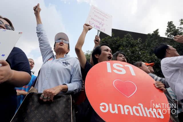 ตร.แจ้ง3ข้อหา"ธนาธร"เผยเป็นคดีสำคัญ ละเอียดอ่อน