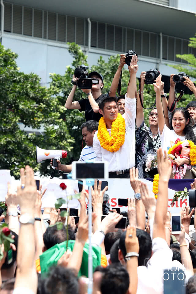 "ธนาธร" ให้การปฎิเสธทุกข้อหา ขอชี้แจงเป็นลายลักษณ์อักษรก่อน 15 พ.ค.นี้