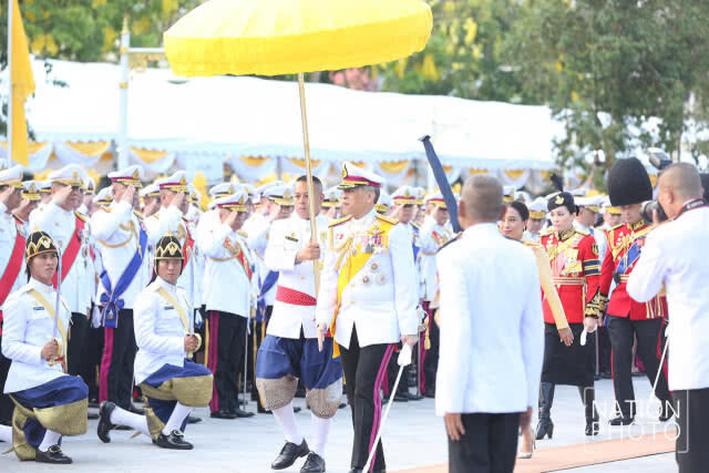 สมเด็จพระเจ้าอยู่หัว เสด็จพระราชดำเนินไปถวายบังคมสมเด็จพระบูรพมหากษัตริยาธิราช