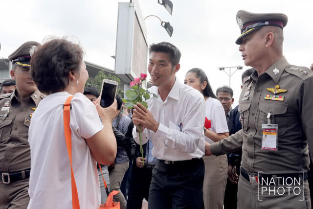 ตร.แจ้ง3ข้อหา"ธนาธร"เผยเป็นคดีสำคัญ ละเอียดอ่อน