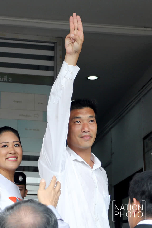 ตร.แจ้ง3ข้อหา"ธนาธร"เผยเป็นคดีสำคัญ ละเอียดอ่อน