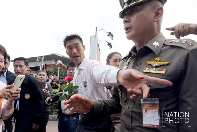 ตร.แจ้ง3ข้อหา"ธนาธร"เผยเป็นคดีสำคัญ ละเอียดอ่อน