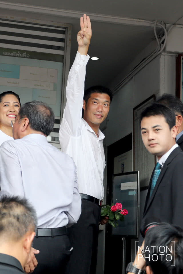 ตร.แจ้ง3ข้อหา"ธนาธร"เผยเป็นคดีสำคัญ ละเอียดอ่อน