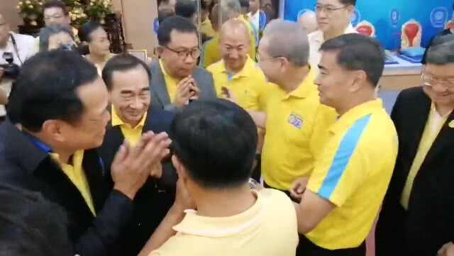 "อนุทิน" เผย "อภิสิทธิ์" ฝากช่วยประคับประคองบ้านเมือง