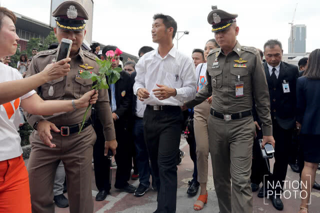 "ธนาธร" ให้การปฎิเสธทุกข้อหา ขอชี้แจงเป็นลายลักษณ์อักษรก่อน 15 พ.ค.นี้