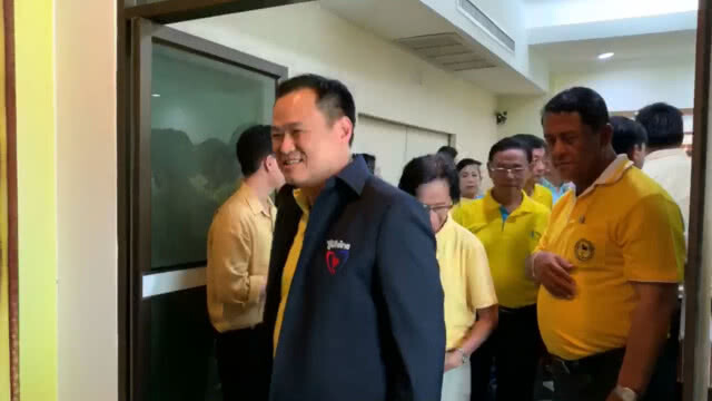 "อนุทิน" เผย "อภิสิทธิ์" ฝากช่วยประคับประคองบ้านเมือง