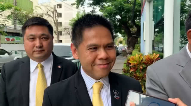 "วราวุธ" มอบแจกัญดอกไม้อวยพร 73 ปีพรรคประชาธิปัตย์