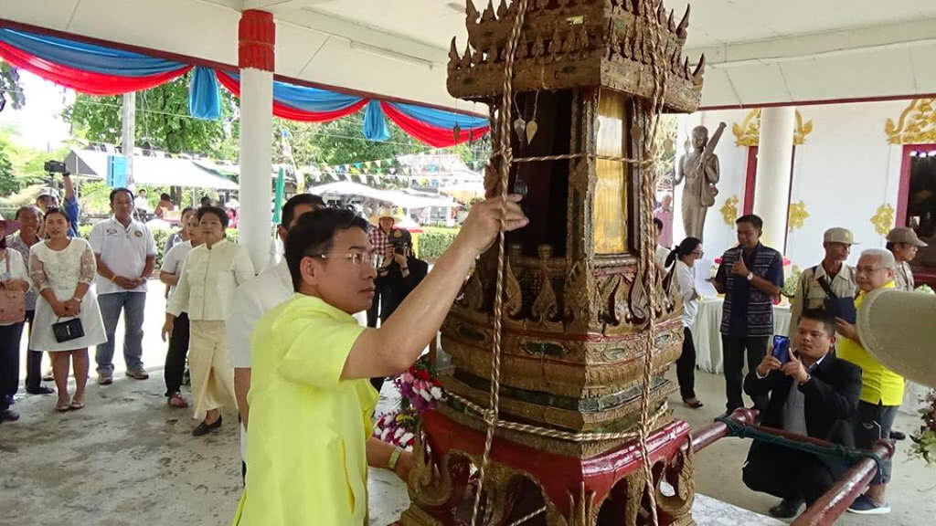 สืบสานประเพณีสรงน้ำพระบรมสารีริกธาตุวัดเสนาสน์