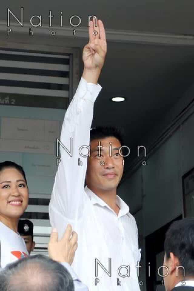 "กนก" แจง ความหมายที่แท้จริง "ธนาธร" ชู 3 นิ้ว