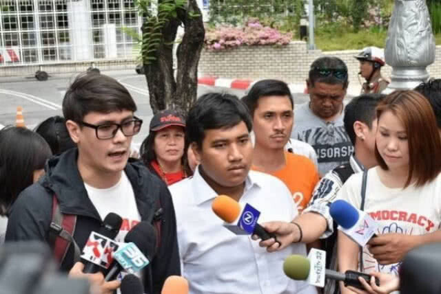 โลกล้อมไทย ฤา "ธนาธร" จะตามรอย "ทักษิณ"
