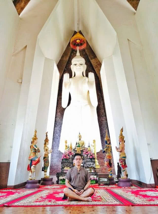 "กนก" แจง ความหมายที่แท้จริง "ธนาธร" ชู 3 นิ้ว
