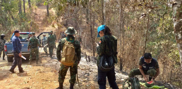ผู้ใหญ่บ้านหญิง นำทีมทหารและลูกบ้านดับไฟป่าบนดอยสูง