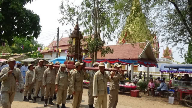 สืบสานประเพณีสรงน้ำพระบรมสารีริกธาตุวัดเสนาสน์