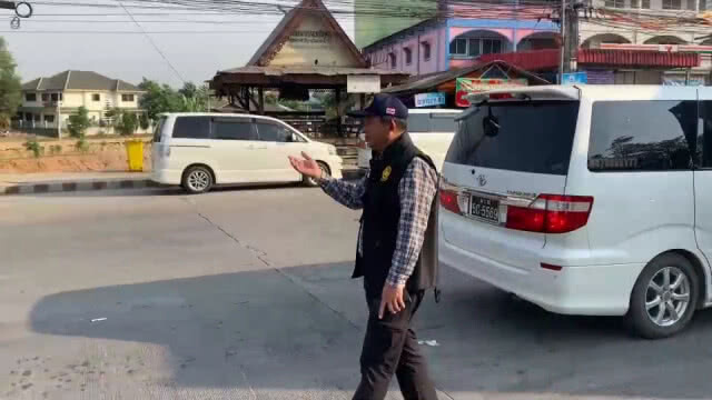 นายอำเภอสุดทน! ลงพื้นที่แก้ปัญหาจราจรตลาดริมเมยเอง