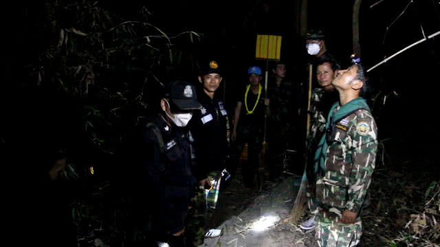 สนธิกำลังลาดตระเวณป้องกันไฟป่าเชียงราย
