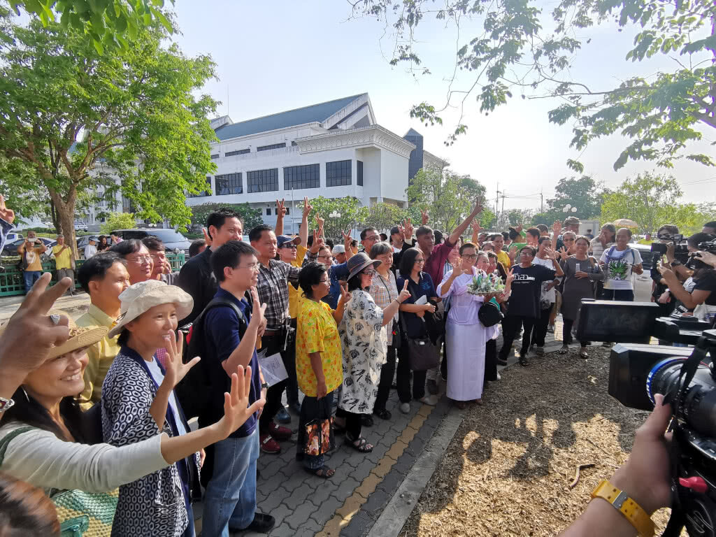 ศาลปล่อยตัว จนท.ข้าวขวัญ​ ผู้ต้องหาคดีกัญชาทางการแพทย์​ หลังยื่นประกันตัว 5 แสนบาท